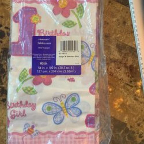 Amscan Hugs And Stitches Girl 1st Birthday Table Cloth - Picture 1 of 3